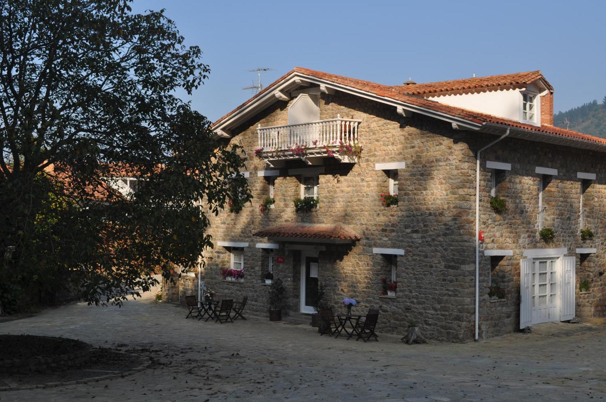 فندق Seloresفي  El Bosque De La Anjana المظهر الخارجي الصورة